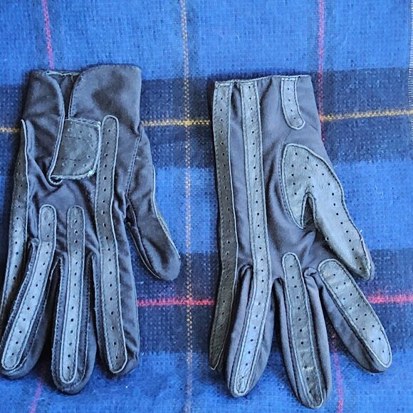 Isotoner gloves and scarf - Picture 1 of 5